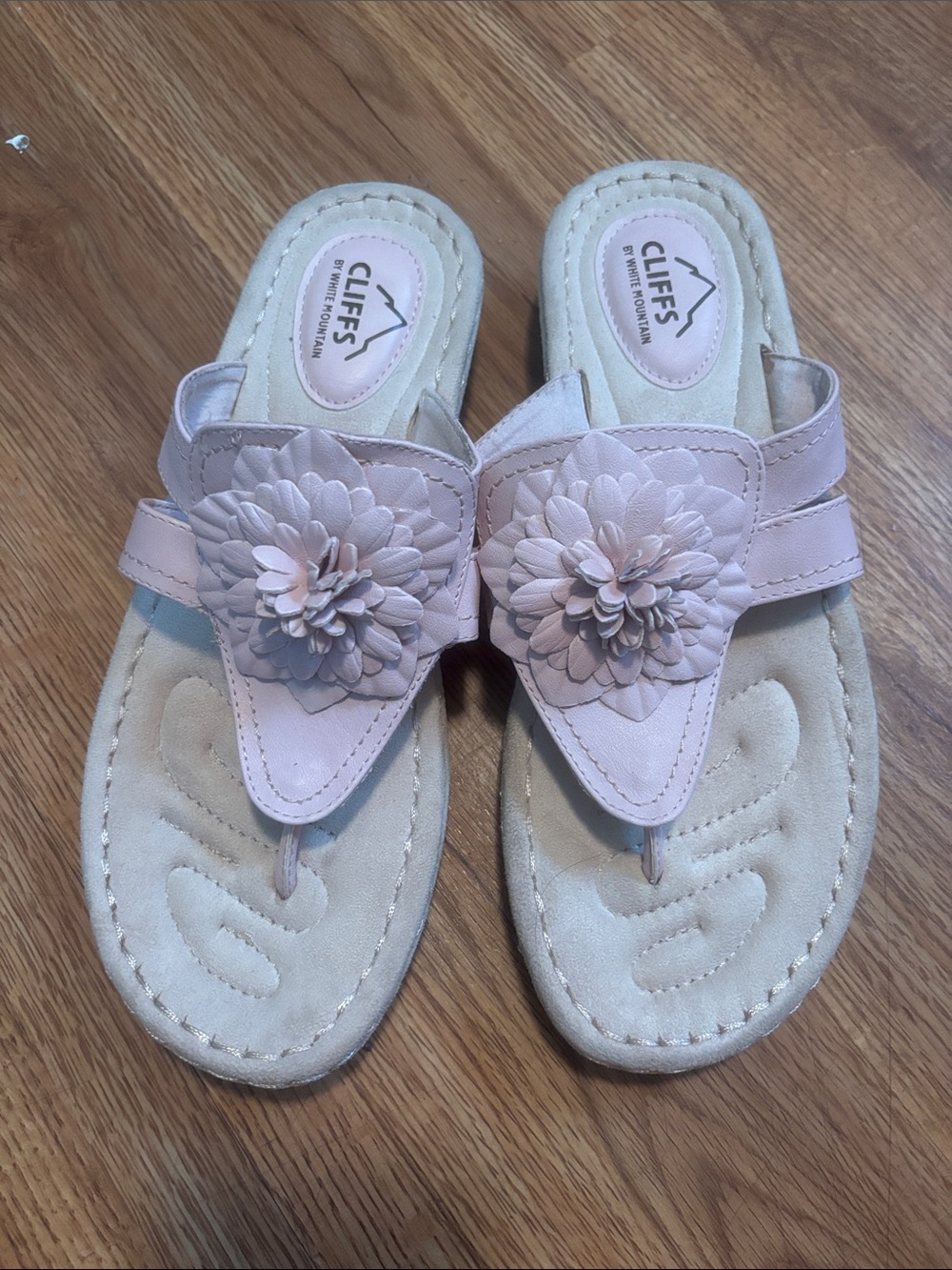 Cliffs by WHITE MOUNTAIN Light Pink Floral Thong Sandals